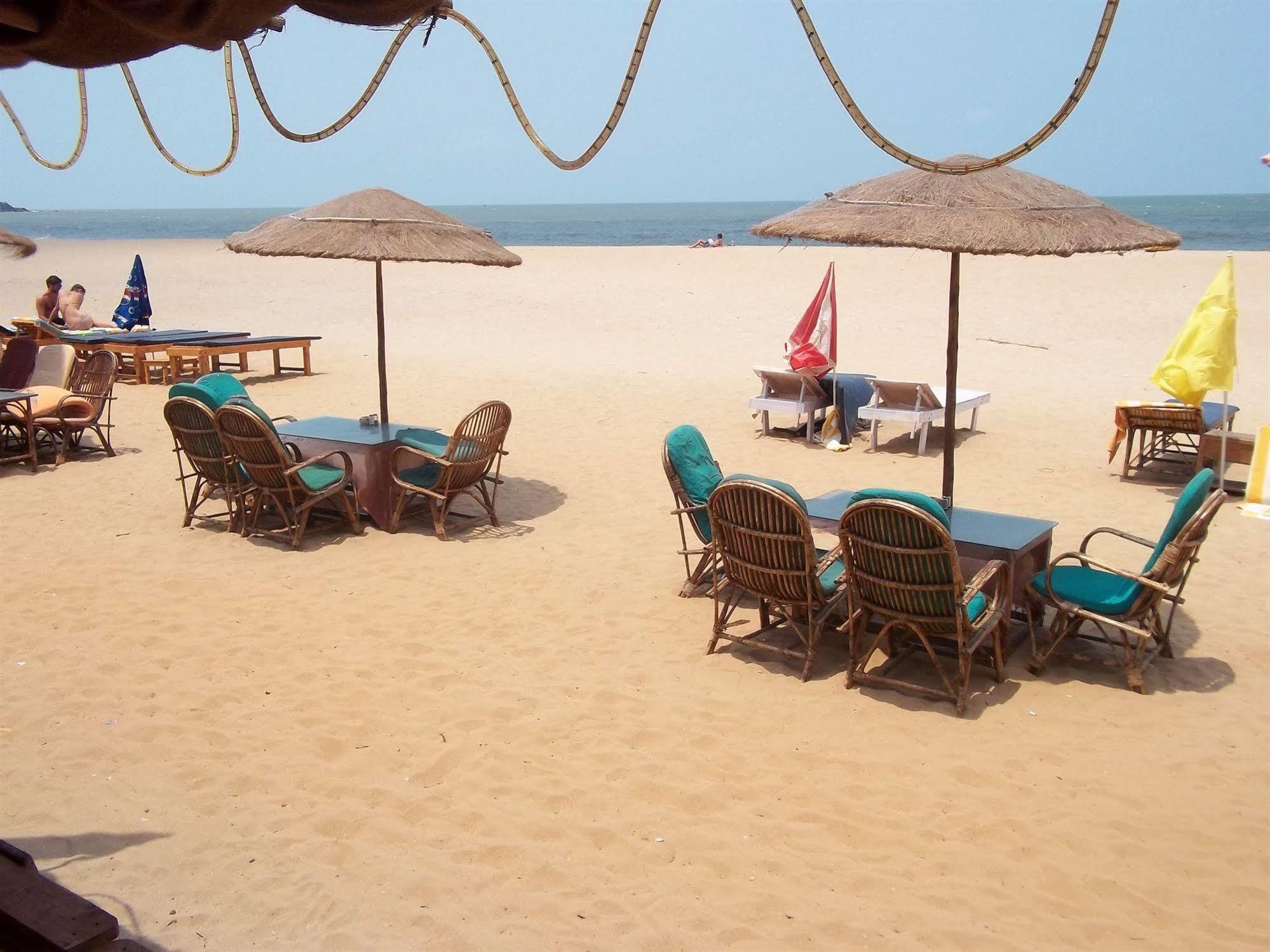 Tivai Beach Cottages Калангут Екстер'єр фото